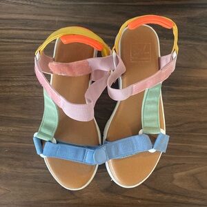 boutique sandals!